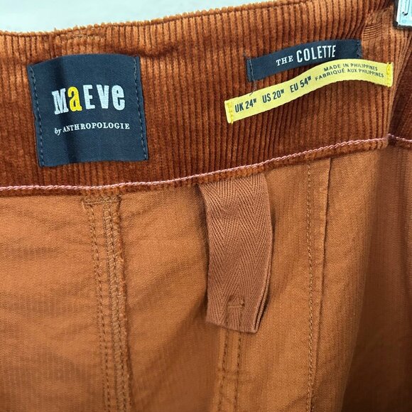 Chic and flattering Eliza J knit dress in a bold color block stripe design. Feat - Picture 4 of 8